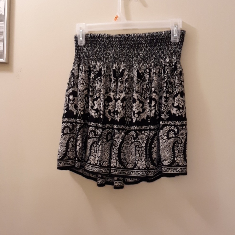 BLACK AND WHITE MINI SKIRT